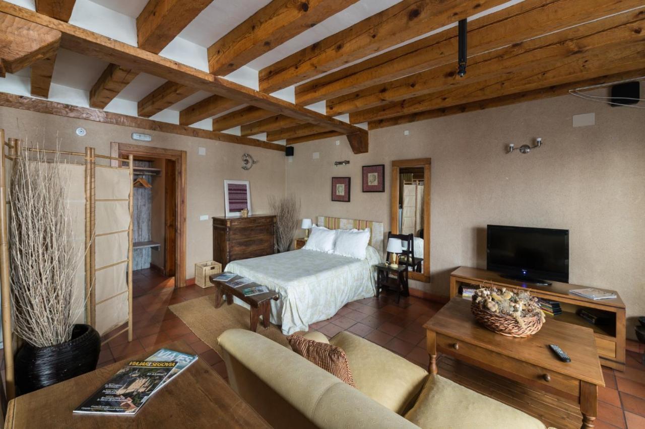 Apartamentos Lobiche Navafría Εξωτερικό φωτογραφία