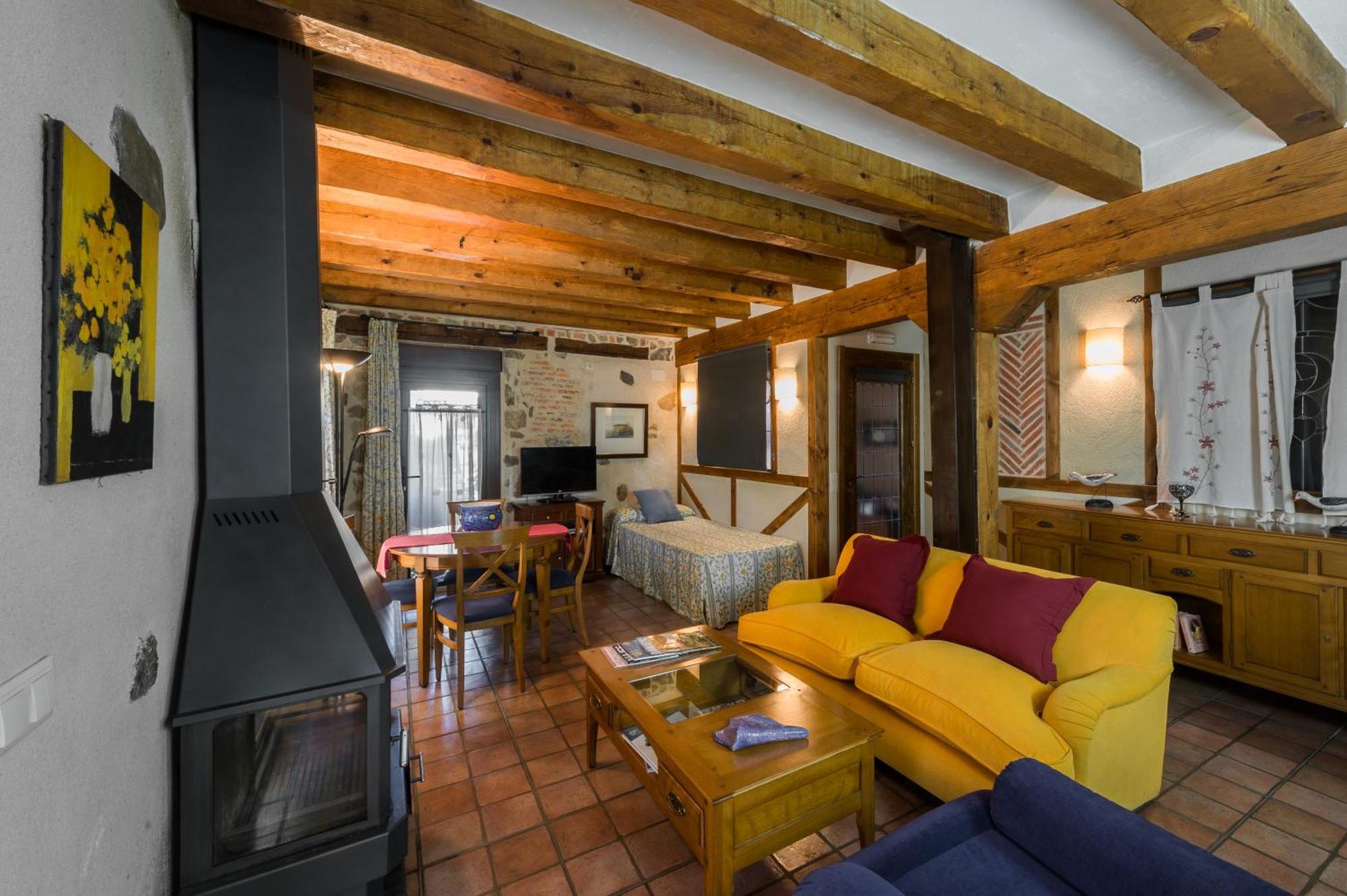 Apartamentos Lobiche Navafría Εξωτερικό φωτογραφία